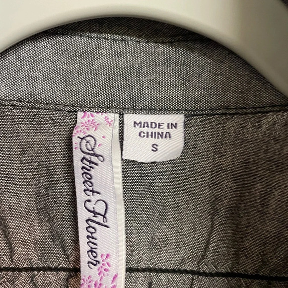 Street flowers gray tunic size small - Picture 6 of 6